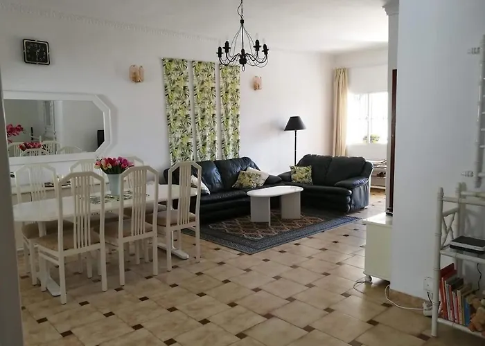 3 Bedroom Spacious Фуенхірола