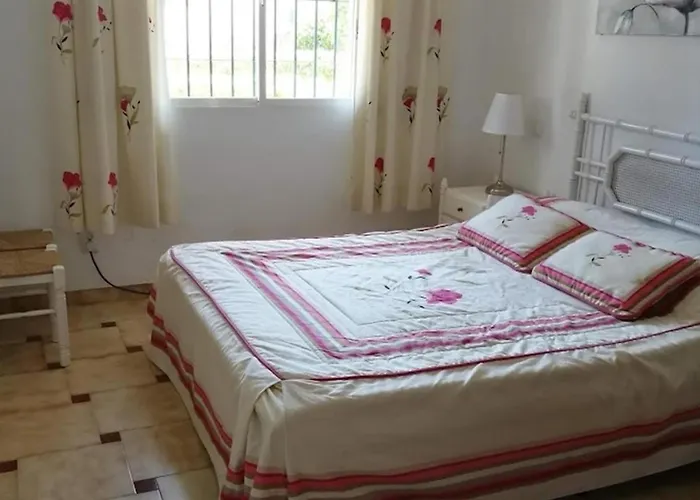 3 Bedroom Spacious Фуенхірола